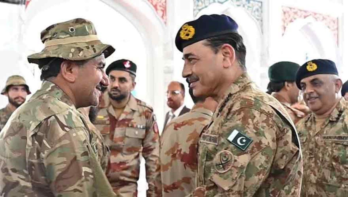 Field Marshal Asim Munir visits Zhob frontline, praises troops