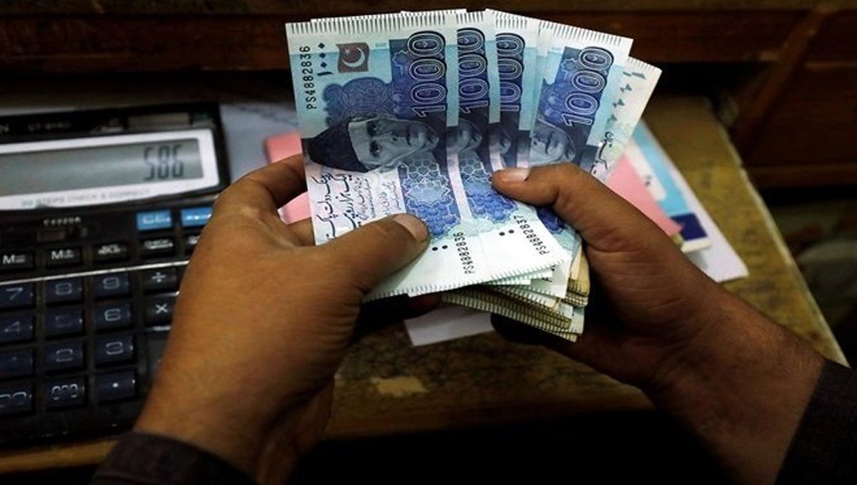 Govt announces monthly stipend of Rs 60,000 for graduates