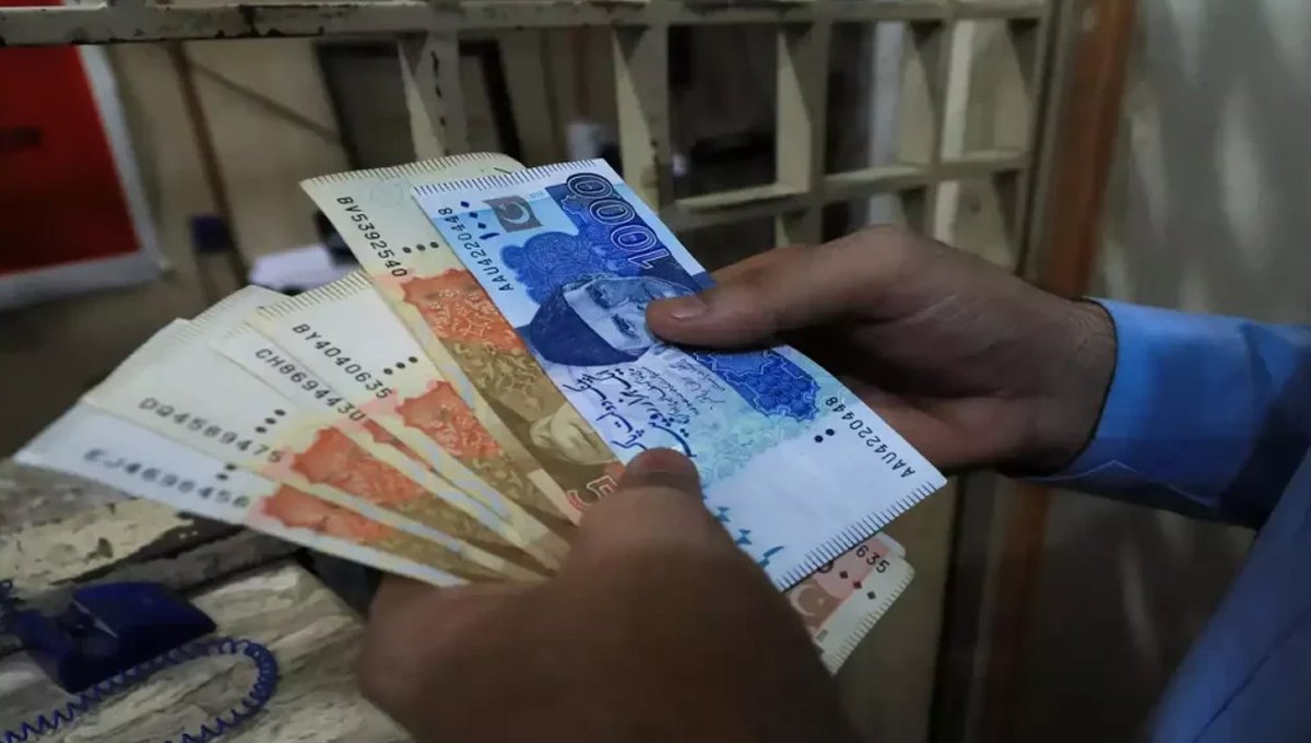 Govt employees to receive salaries, pensions ahead of Eid al-Adha