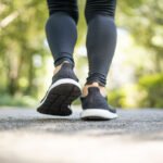 A new study now provides the exact answer to the common health inquiry regarding the number of steps one must walk daily to reduce body weight.