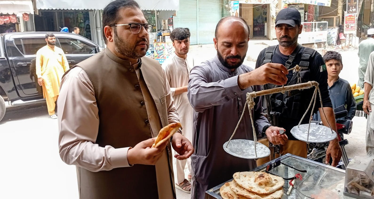 Peshawar administration sends 66 Nanbais behind bars for fleecing consumers