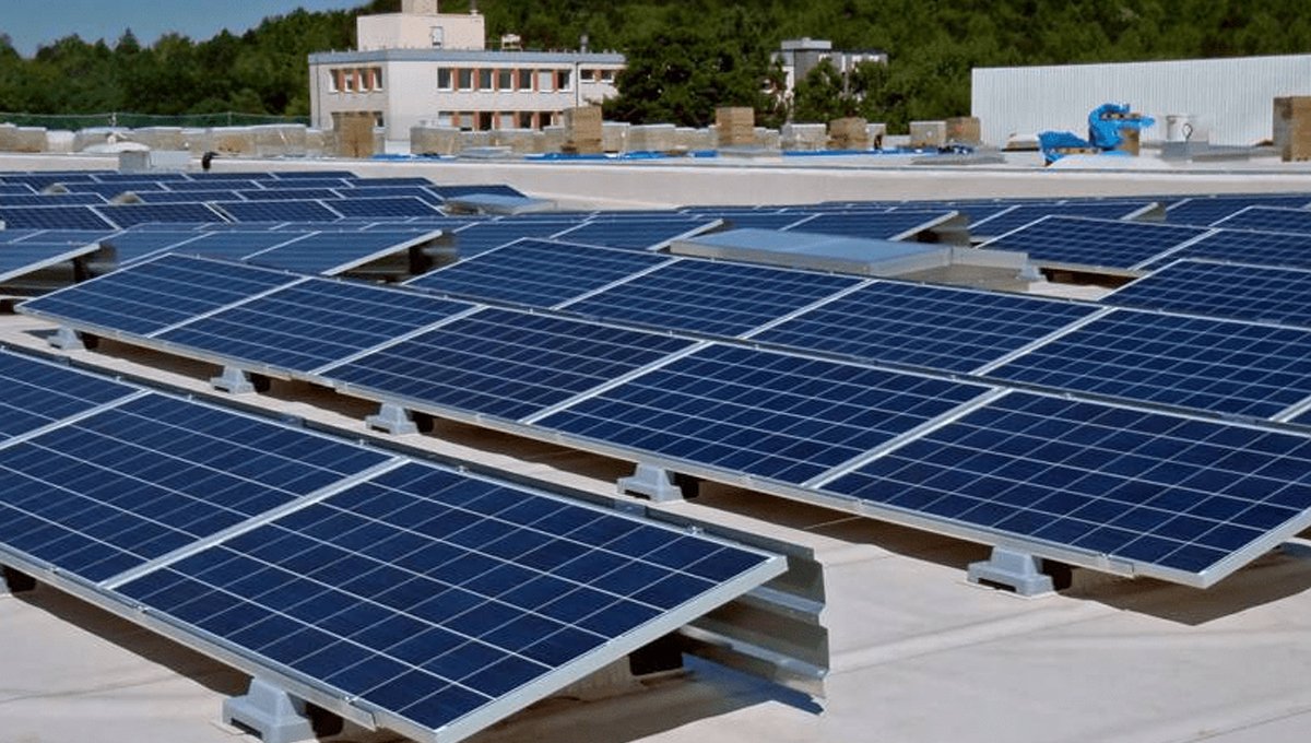 Solar panel prices hit historic lows in Pakistan