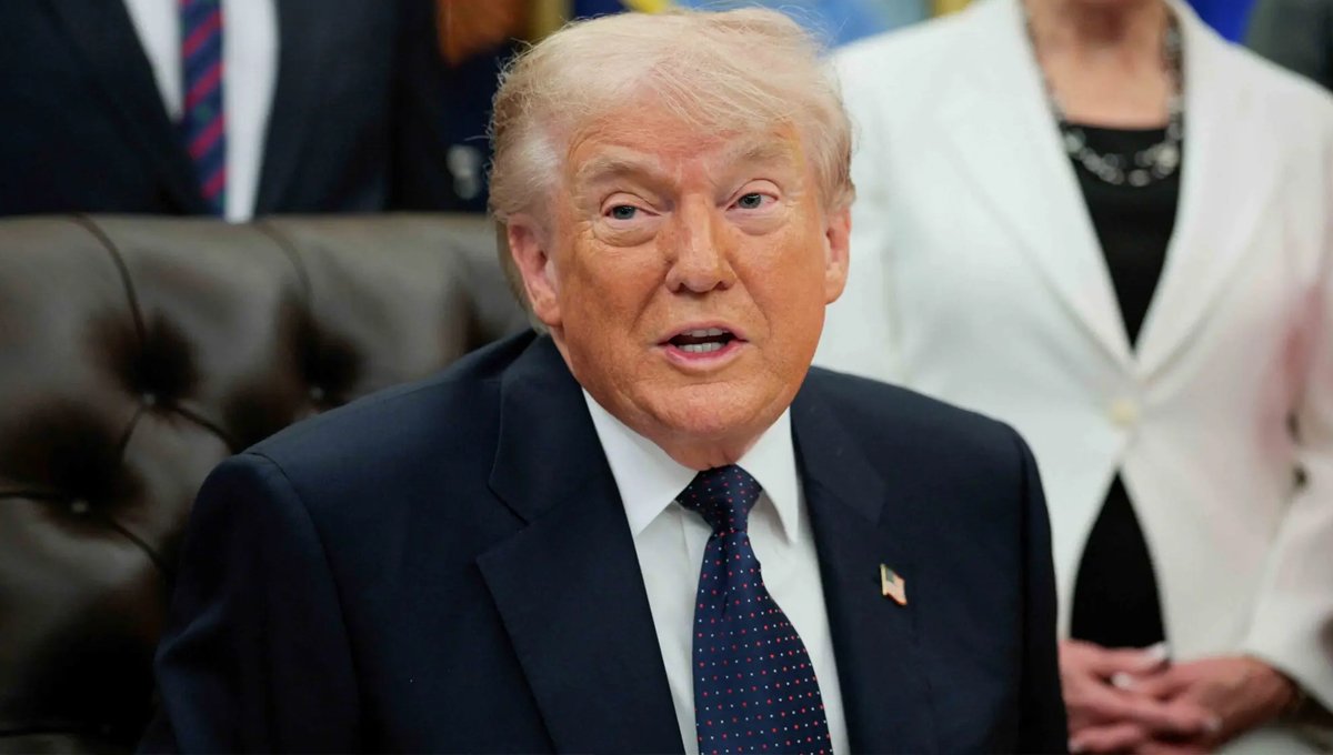 Trump: Three US warships pass Strait of Hormuz despite Iranian attacks