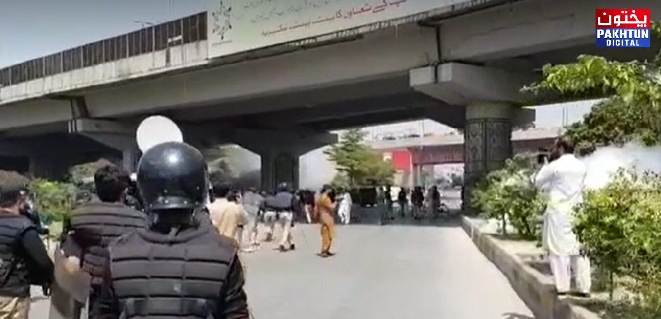 Why did Peshawar Police use baton-charge against peace march participants?