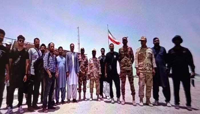 Pakistan handed over 15 crew members of Iranian ship