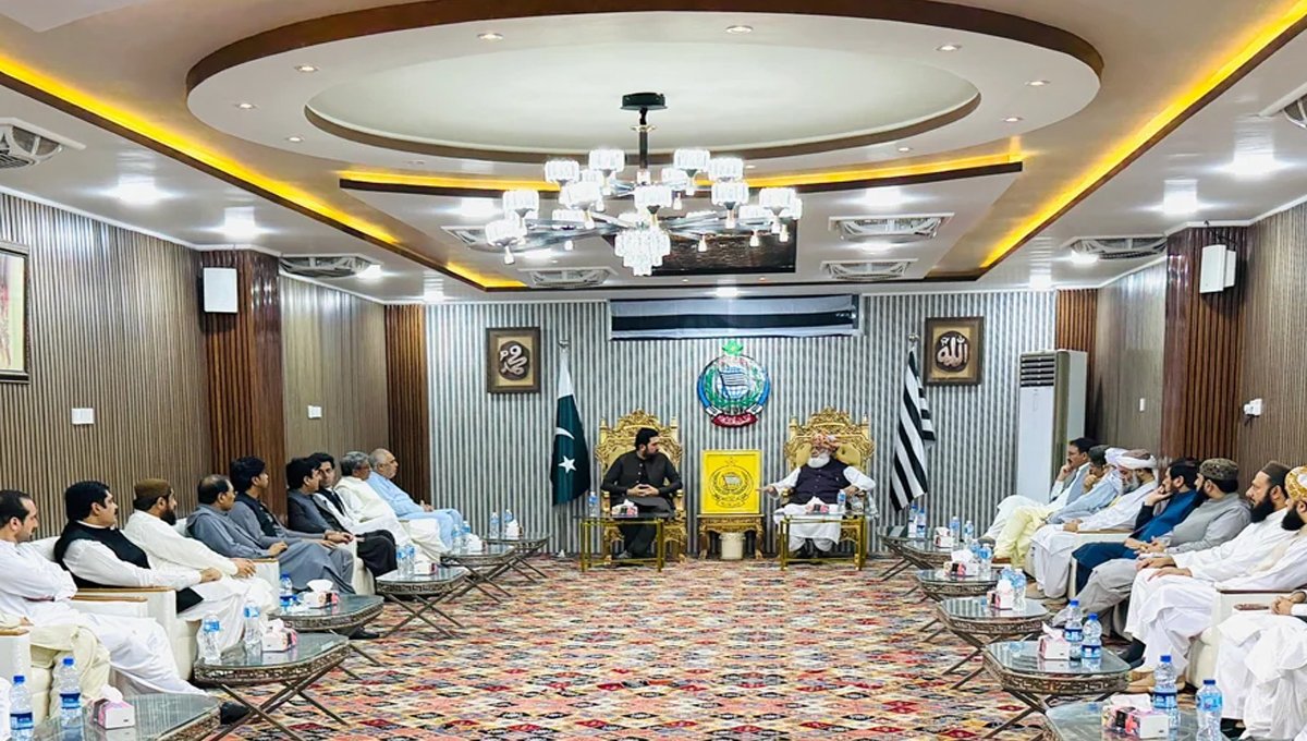 CM Afridi Meets Maulana Fazlur Rehman to Discuss Federal Budget Strategy