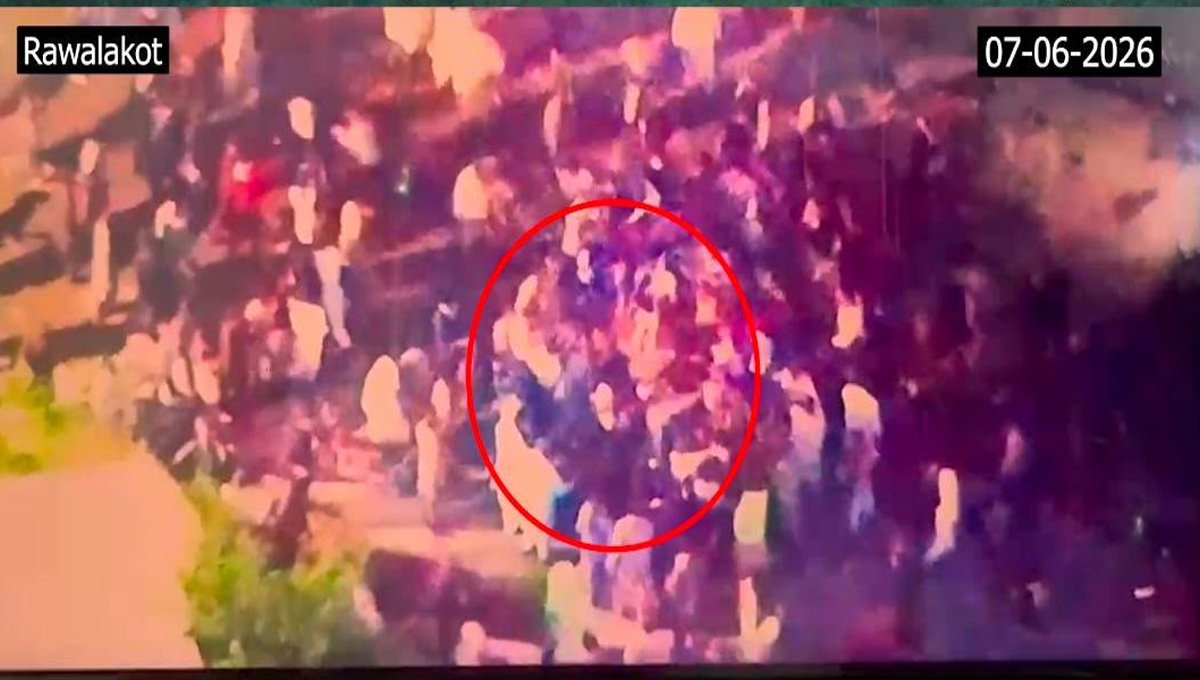 Disturbing Rawalakot Video Shows Deadly Attack on Police Officer