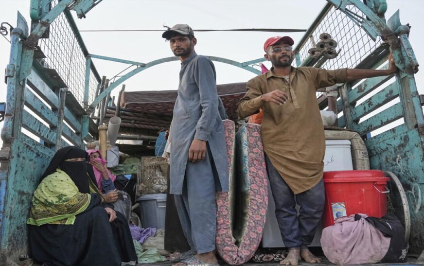 Illegal Afghan Migrants Given One-Week Deadline to Return to Afghanistan