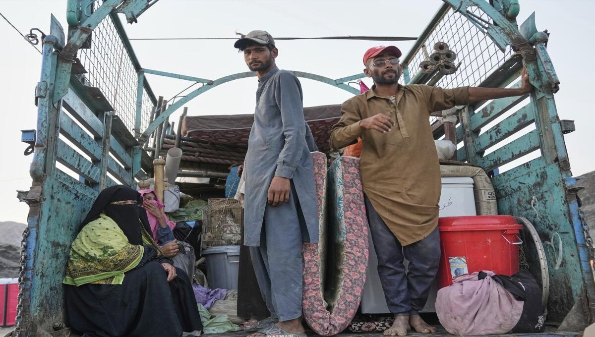 Illegal Afghan Migrants Given One-Week Deadline to Return to Afghanistan
