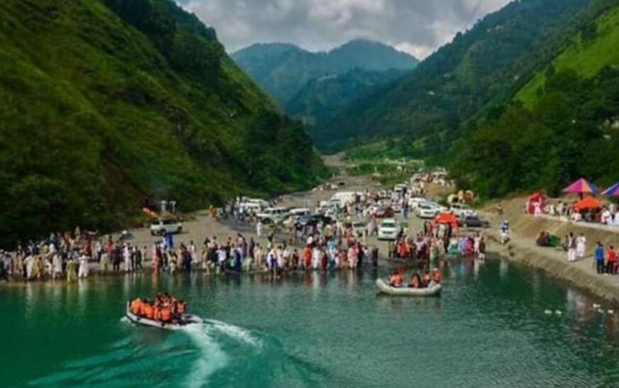 Khyber Pakhtunkhwa Minister for Information and Public Relations Shafi Jan along with Special Assistant to the Chief Minister on Tourism and Culture Malik Adil Iqbal in a video message welcomed the record influx of tourists to the province during Eidul Azha and said that whether it is Eidul Fitr or Eidul Azha, tourists from across Pakistan as well as foreign visitors have consistently been attracted to the province’s scenic tourist destinations over the past several years.