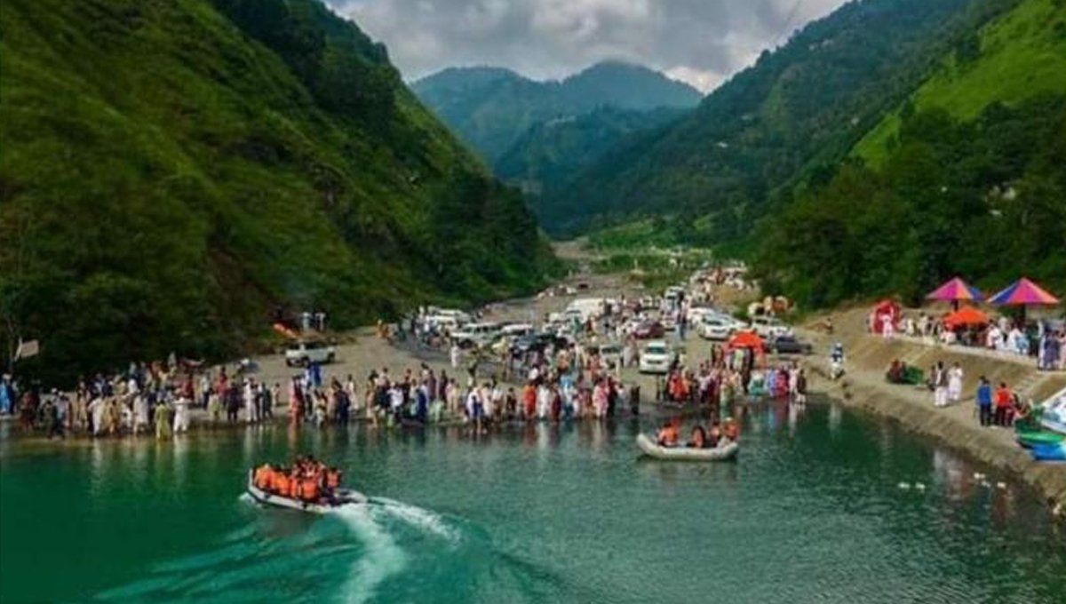 KP Sees Massive Tourist Influx During Eid, Shafi Jan Confirms