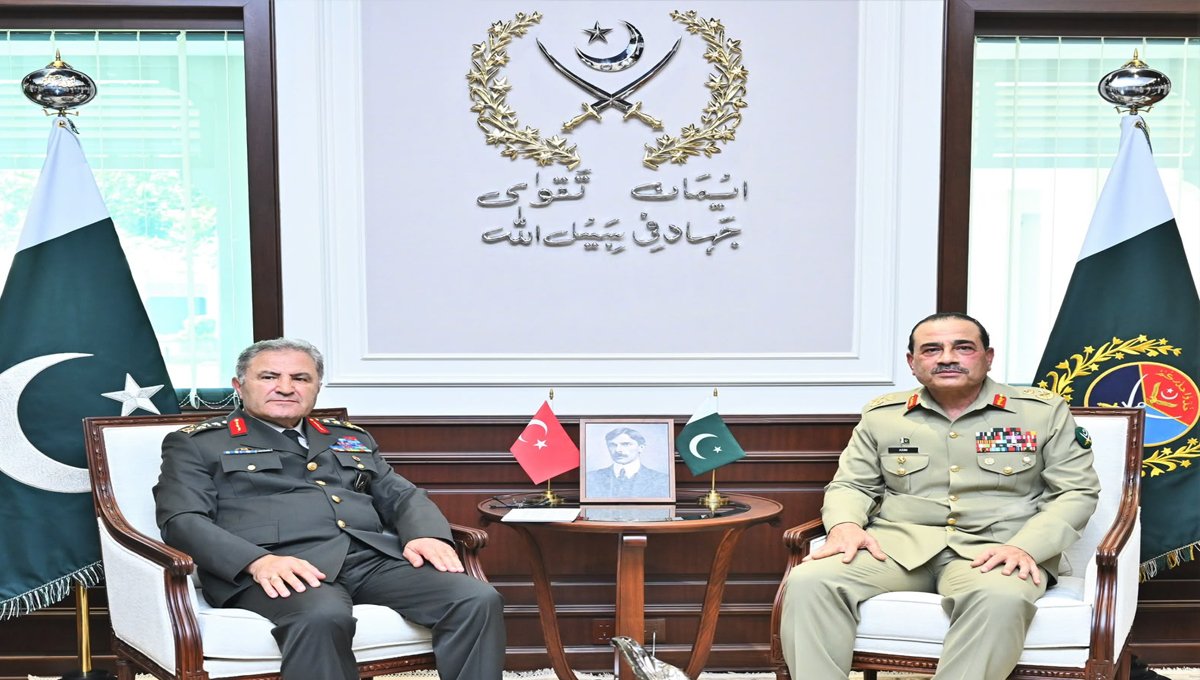 Military Cooperation Discussed as CDF Asim Munir Hosts Turkish Land Forces Commander