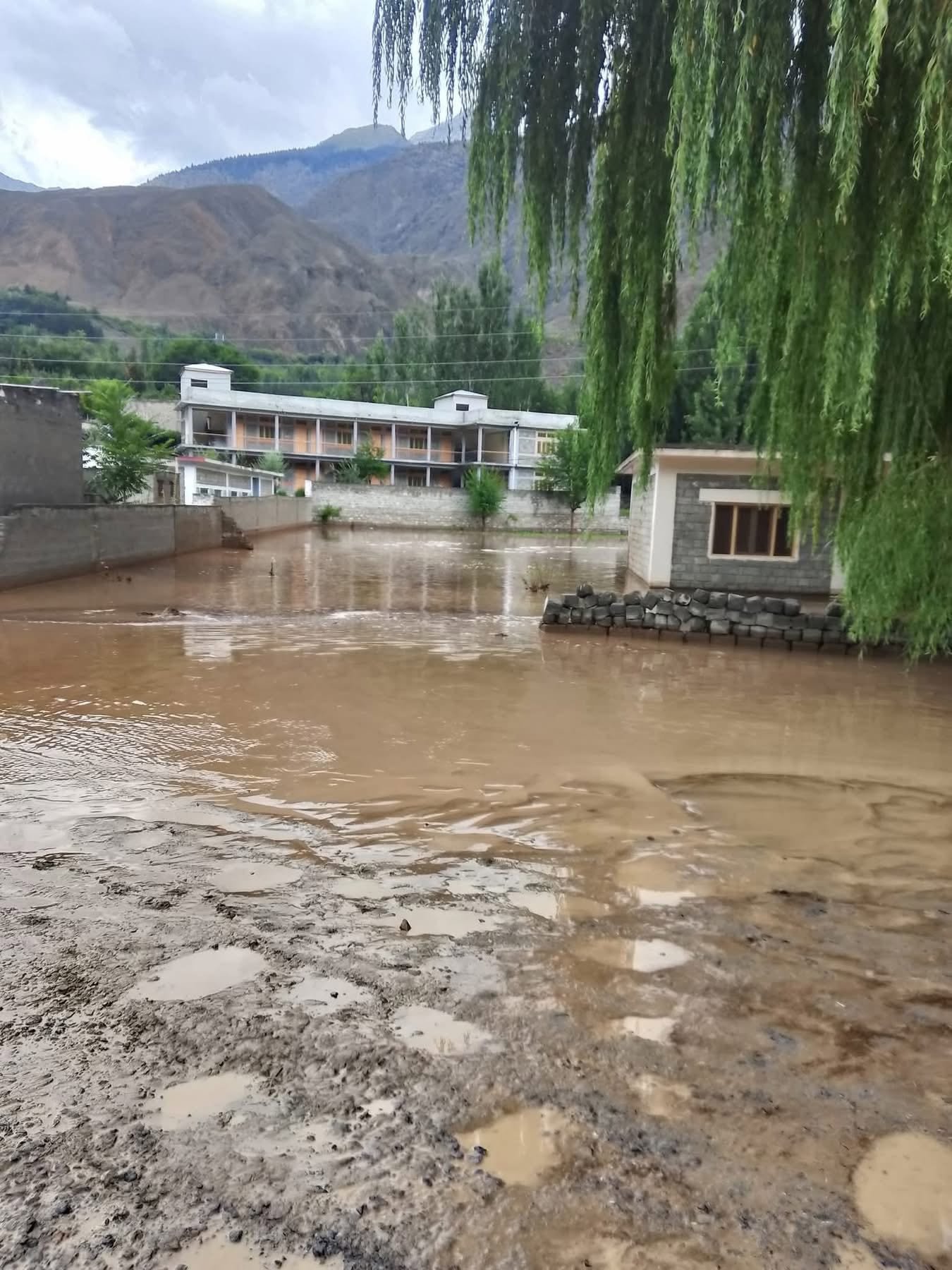 Cloudburst sparks destructive flash flood in GB
