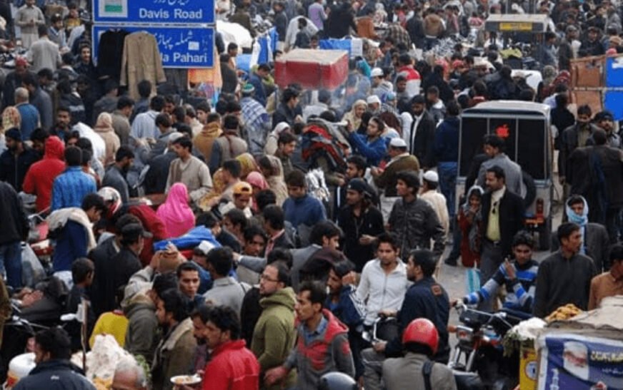 Pakistan’s population has exceeded 252 million, with the number of men slightly outnumbering women, according to the latest National Economic Survey.