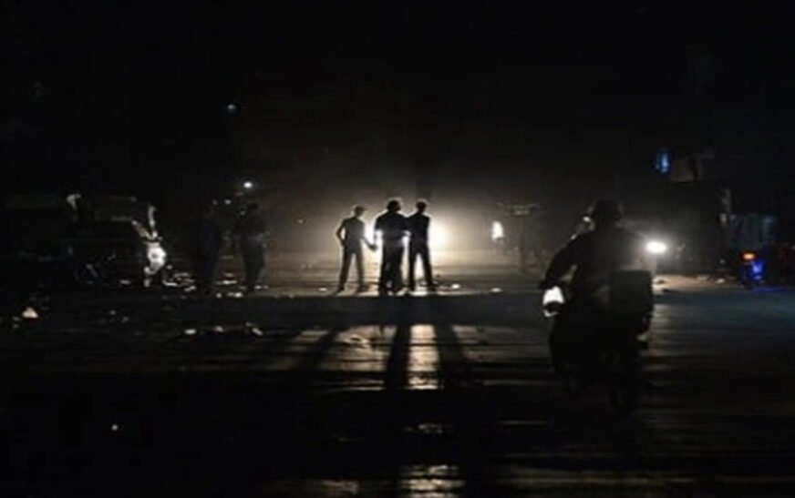 A prolonged and unannounced power outage disrupted life in Peshawar and several districts of Khyber Pakhtunkhwa, causing major inconvenience for residents.