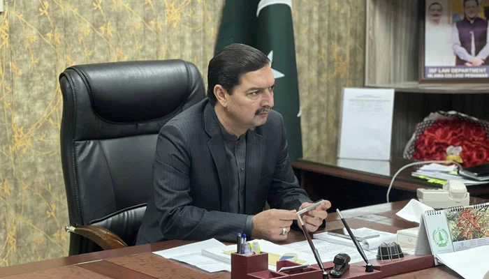 KP Irrigation Minister denounces robbing Buner family in Mirpur Khas Sindh