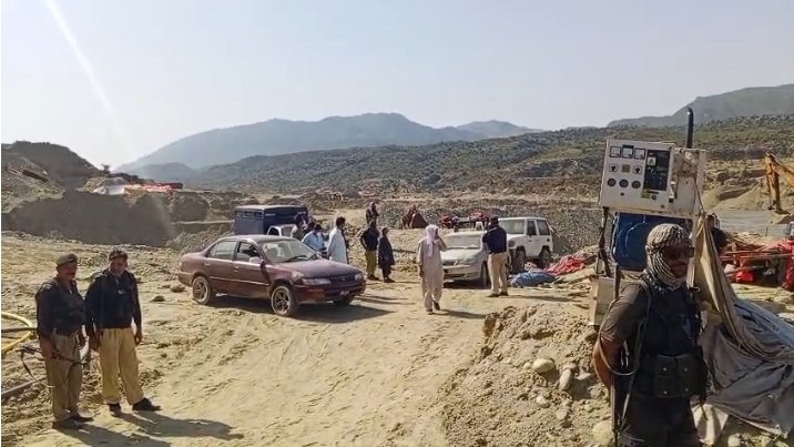 DC Nowshera raids illegal gold mining in Nizampur