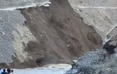 Shahrah-i-Baltistan remains blocked for second day, hundreds stranded