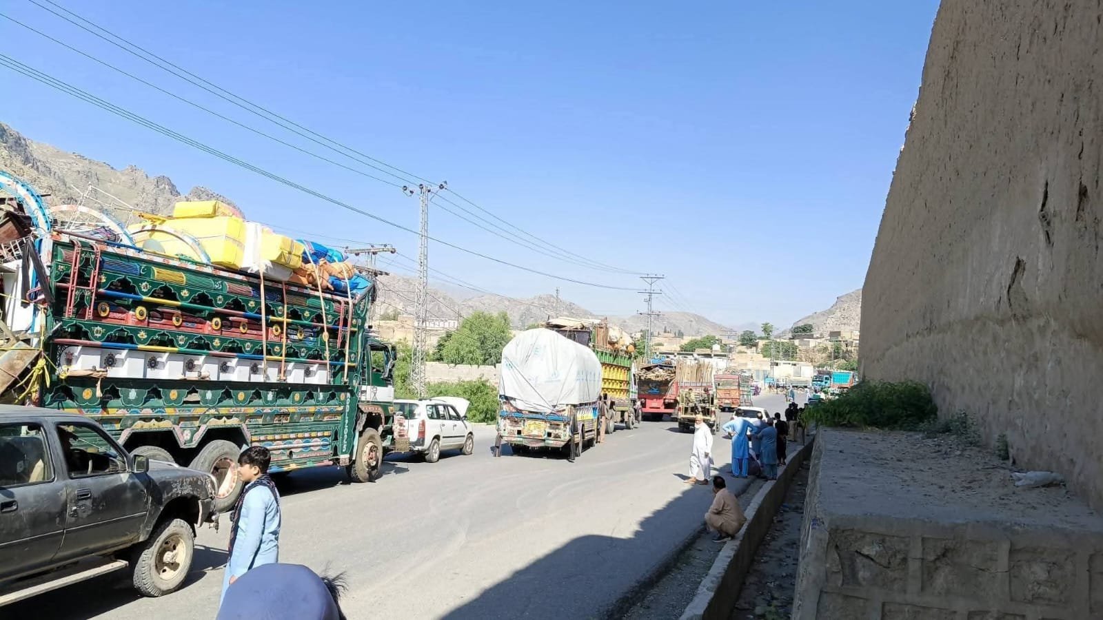 Protest against target killing in Khyber, Pak-Afghan highway closed for all types of traffic