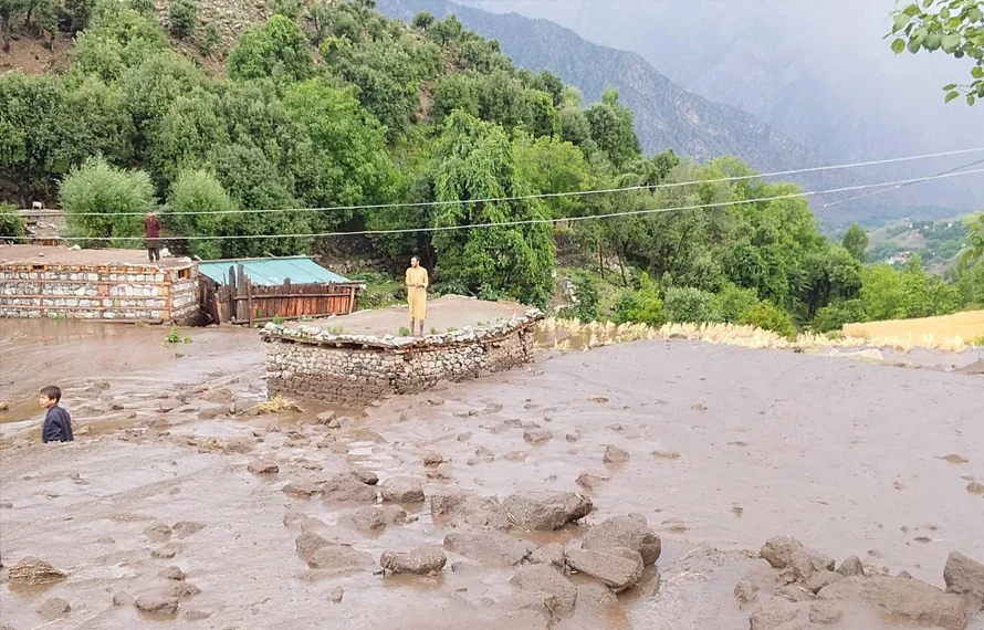 Flash floods wash away Diamer road, leaving thousands isolated