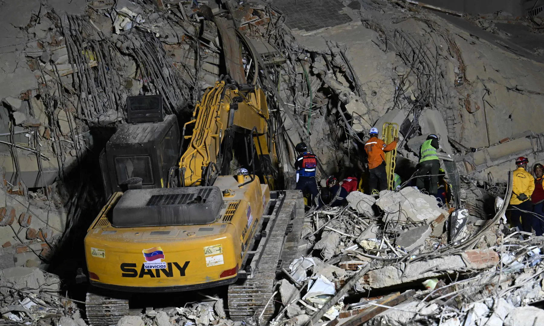 Venezuela Earthquake: Rescuers search for survivors as death toll climbs