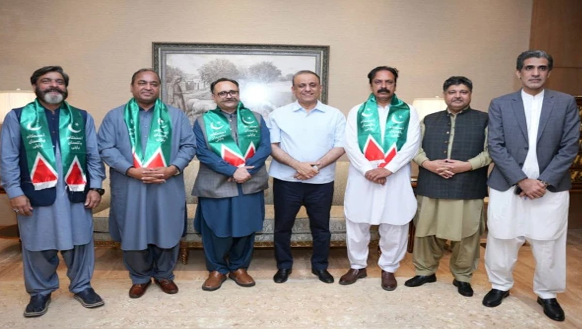 Former AJK PM Sardar Tanveer Ilyas Joins IPP After Leaving PPP