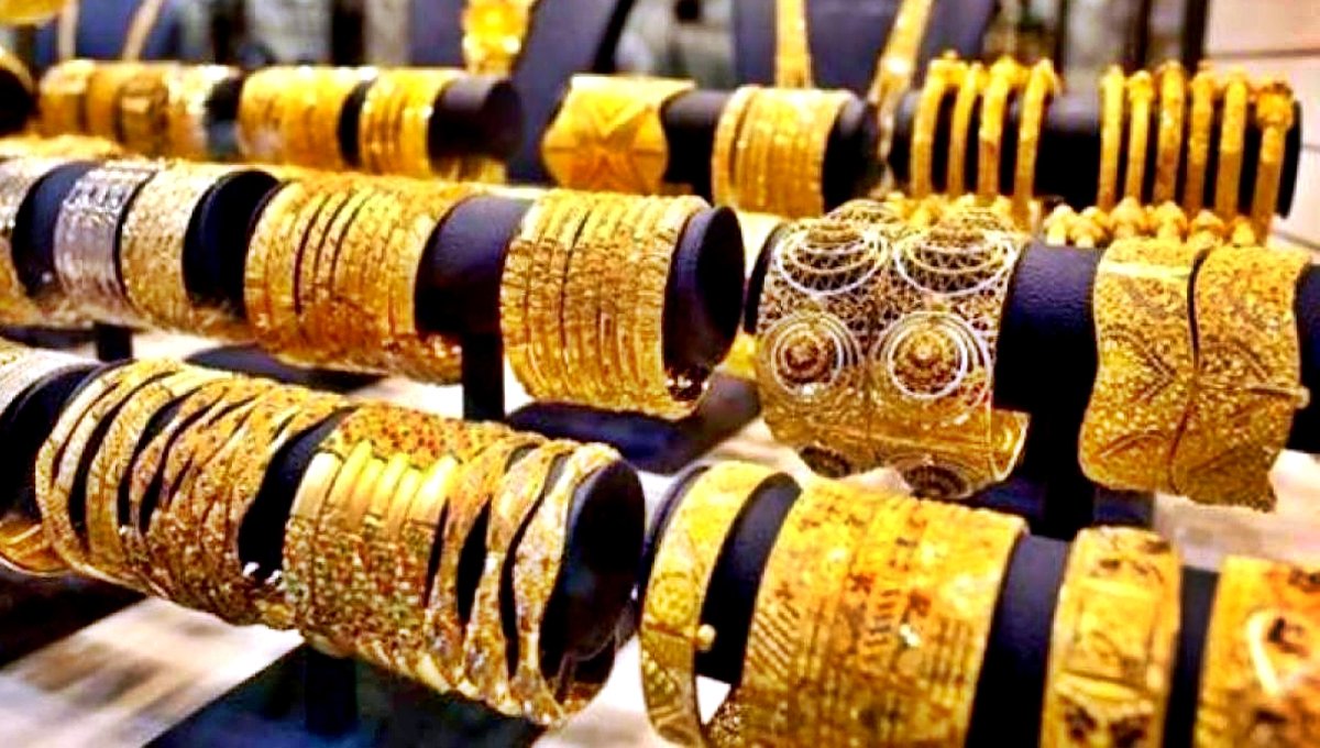 Gold Prices Decline Across Pakistan and International Markets