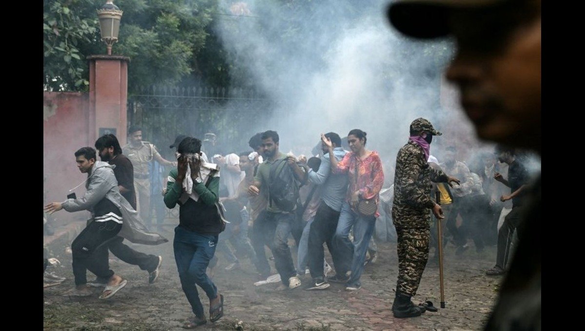 Police Baton-Charge Protesters as Youth Party Marches on Indian Parliament