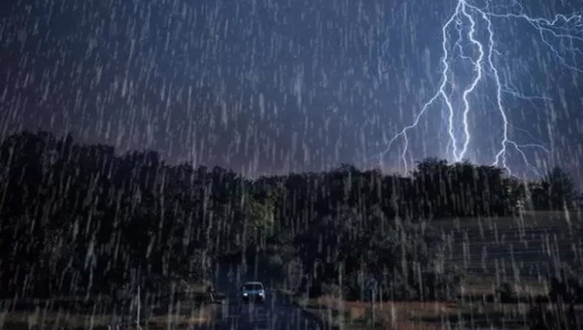 Windstorm and Heavy Rain Wreak Havoc in Peshawar