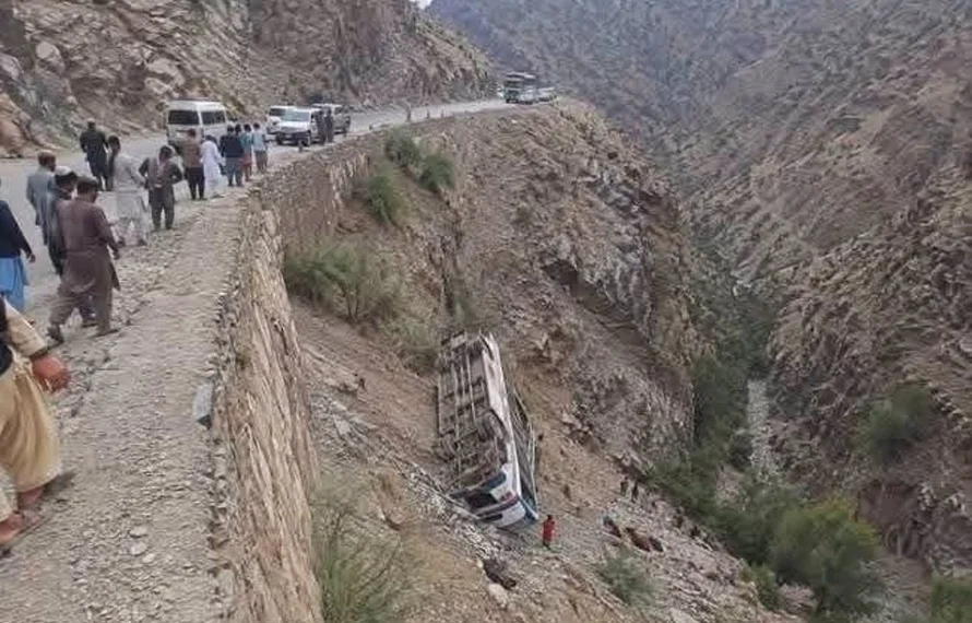 40 killed, several injured as bus falls into ravine in Sherani