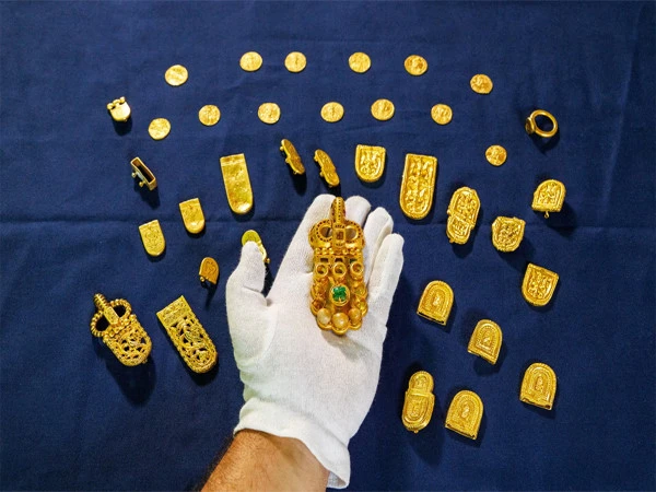 Gold jewellery found in an ancient Byzantine-era shipwreck