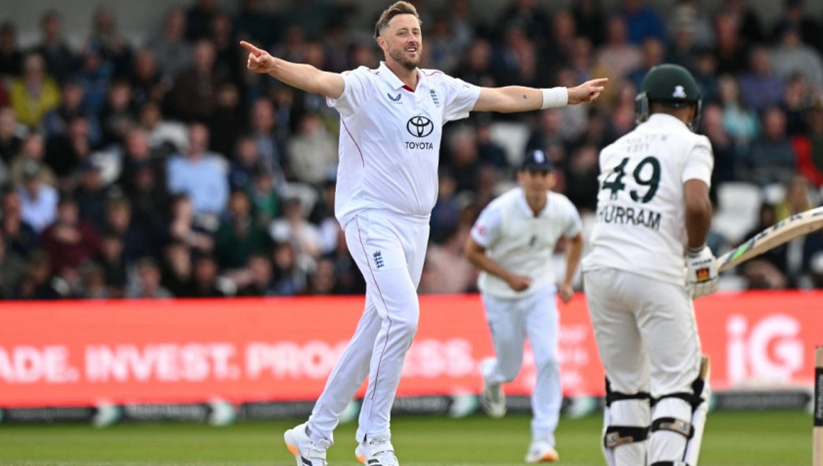England Thrash Pakistan by an Innings and 103 Runs in First Test