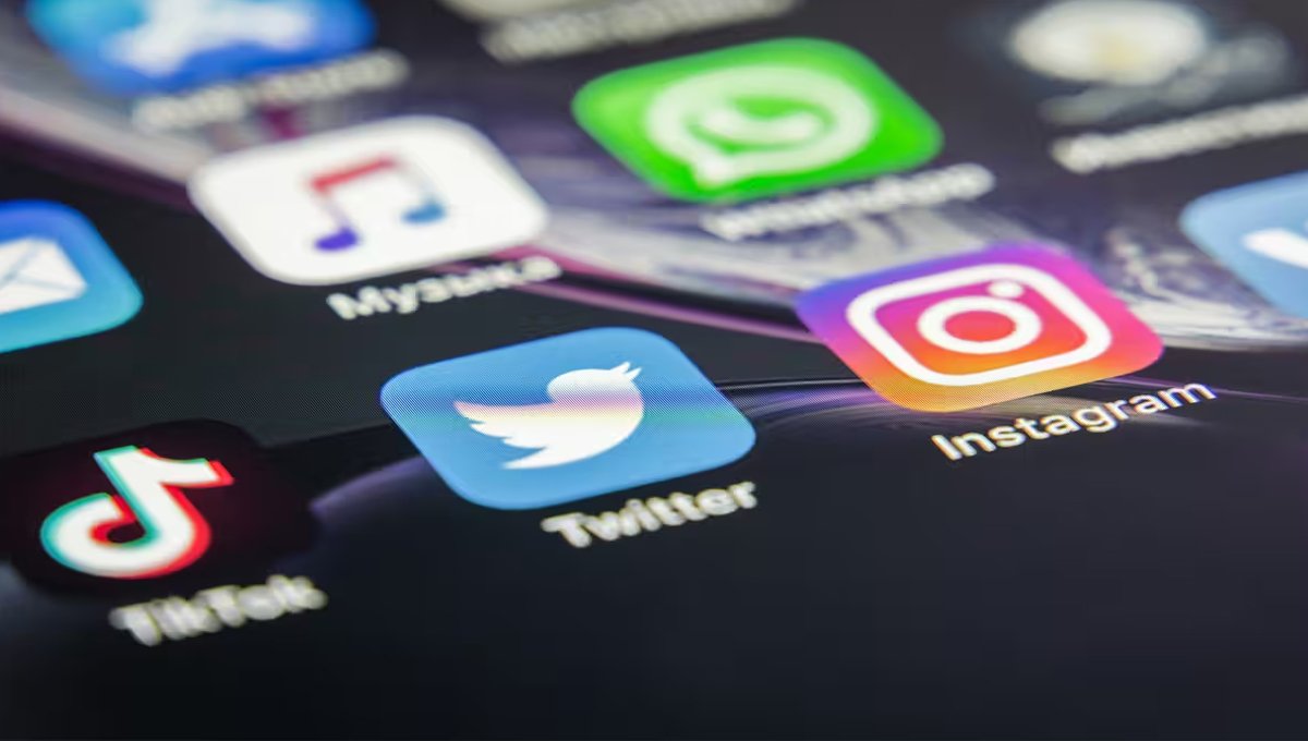 Govt Intensifies Monitoring of Civil Servants’ Personal Social Media