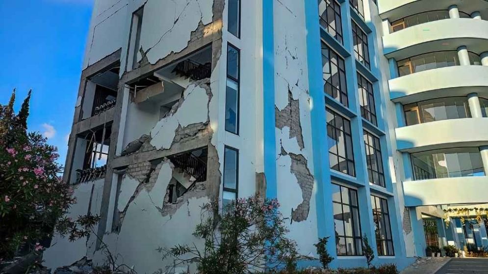 Two Killed as 7.7 Magnitude Earthquake Hits Indonesia