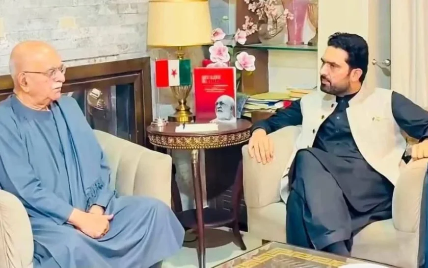KP CM meets Mahmood Khan Achakzai: Joint opposition strategy for Long march discussed