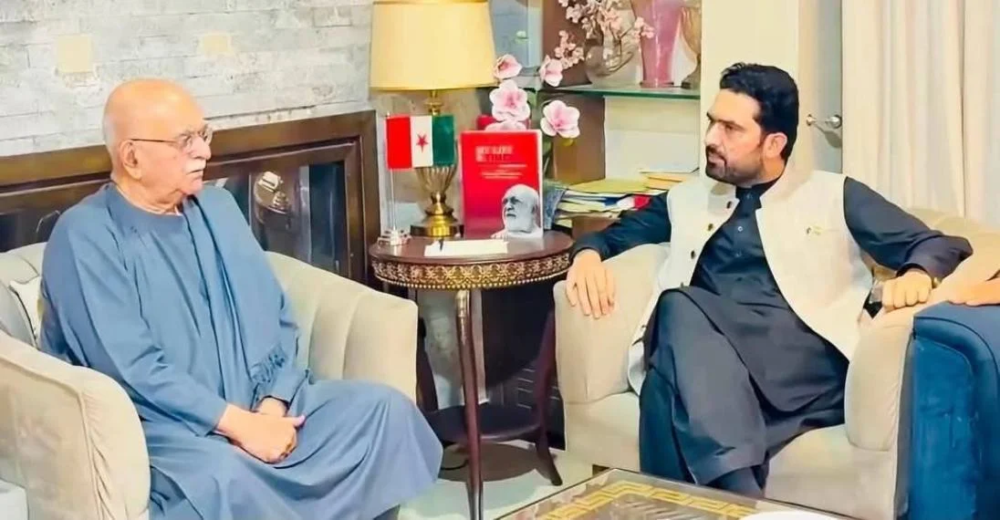 KP CM meets Mahmood Khan Achakzai: Joint opposition strategy for Long march discussed