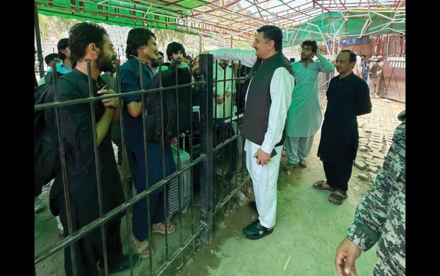 Over 100 Pakistani Students Arrive Home via Torkham Border
