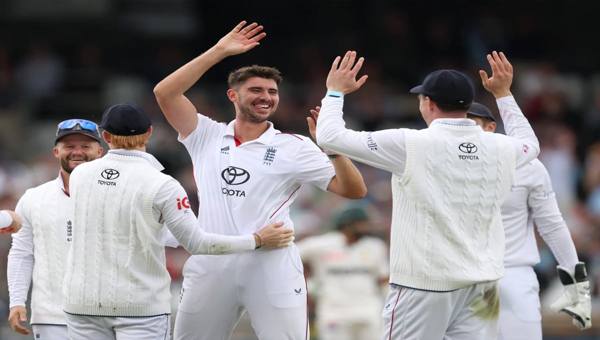 Pakistan Collapse for 171 Against England in Leeds Test