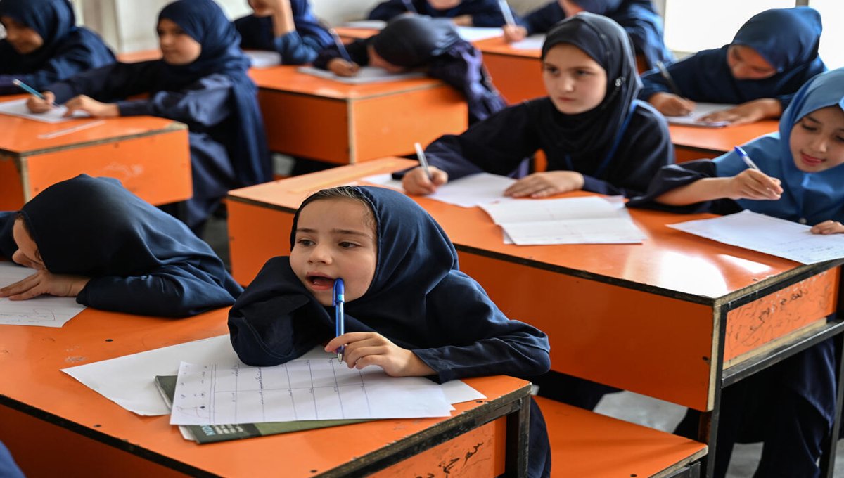 Peshawar Schools Stop New Admissions for Afghan Students