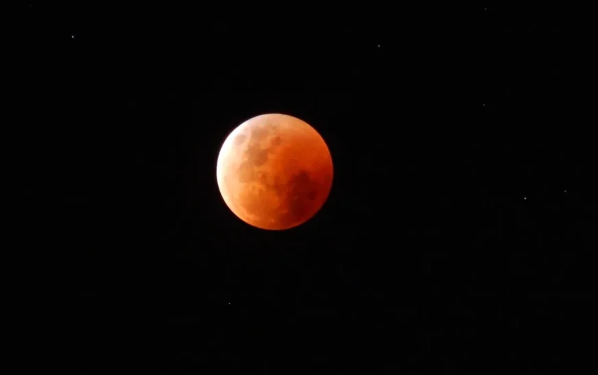 moon turns orange