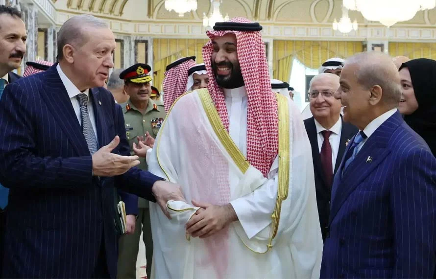 FM Asim Munir arrives in Turkiye as Makkah defence pact committee holds first meeting today