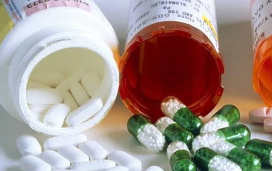 Doctors Prescribing Too Many Medicines in Pakistan, Study Reveals