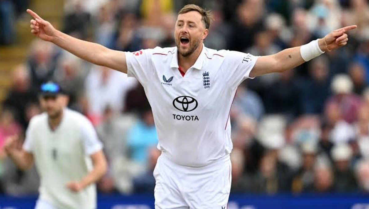 England Close in on 3-0 Sweep as Pakistan Set 130-Run Target
