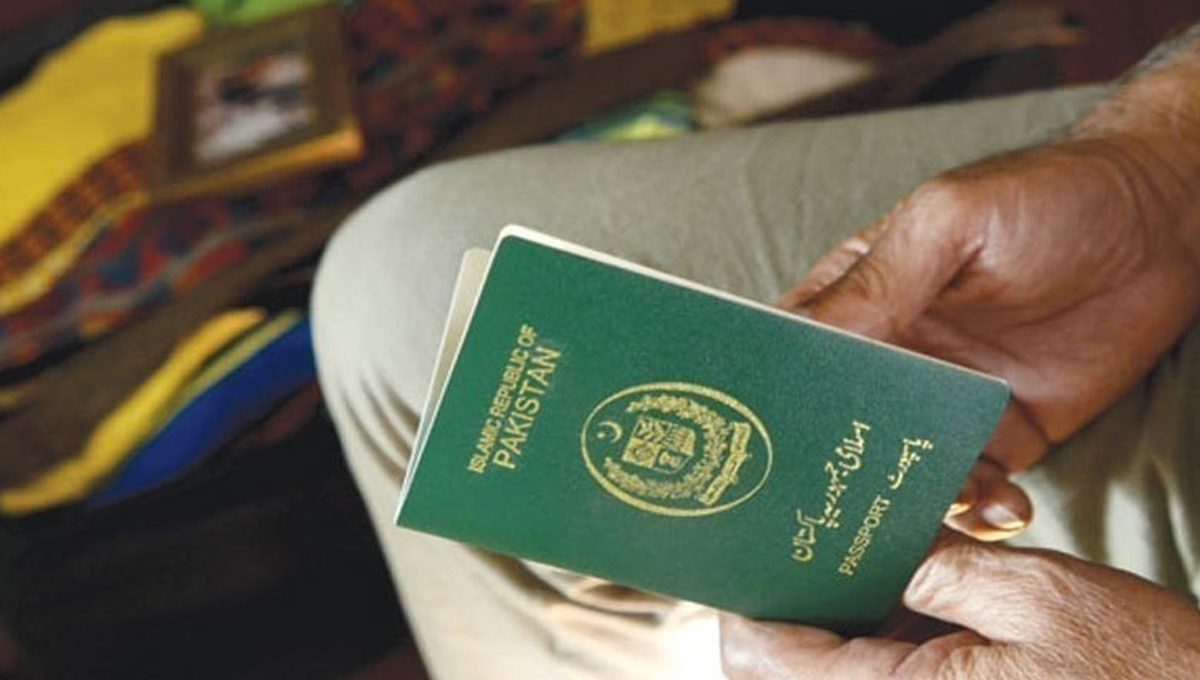 Travelling Abroad on an ‘Azad Visa’? Here’s What Could Go Wrong