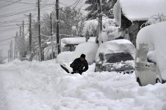 Snowfall Begins in Galiyat, Abbottabad Police on High Alert to Facilitate Tourists