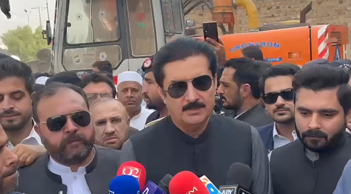 Governor Faisal Karim Kundi inspects anti-encroachment operation in Peshawar